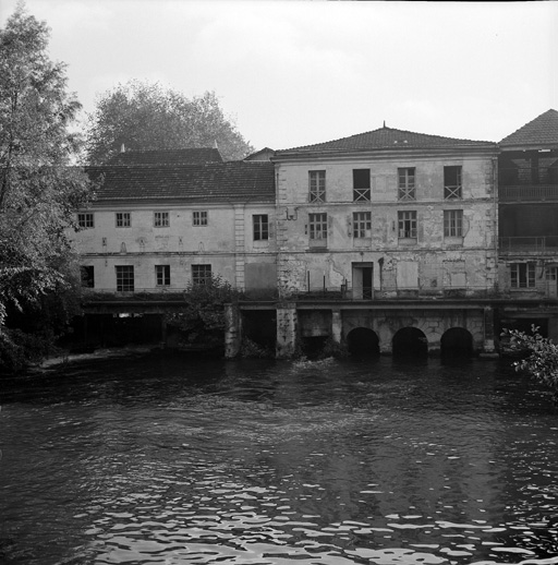 Ancien moulin à papier, élévation ouest.