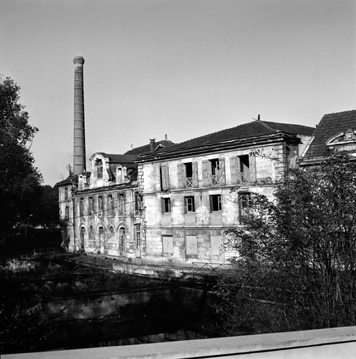 Ancien moulin à papier, élévation est.