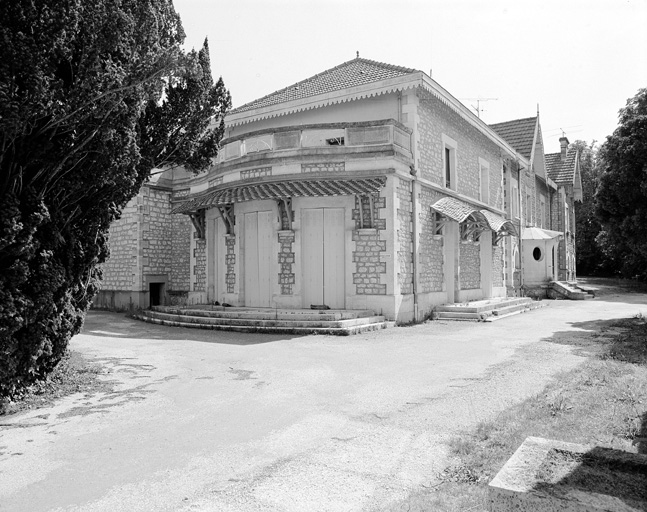 Logement patronal, vu de l'ouest.