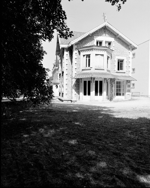 Logement patronal, vu de l'est.