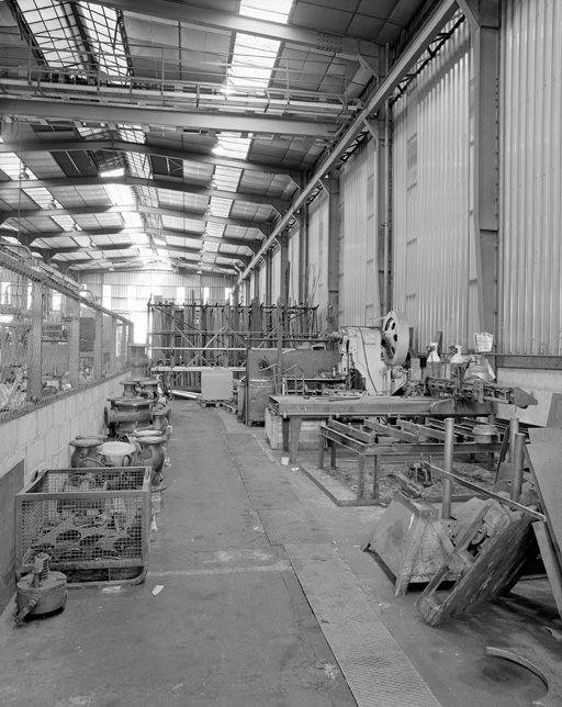 Atelier de réparation, intérieur.