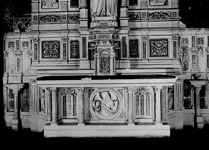 Autel, tabernacle, retable de la chapelle Sainte-Anne (tabernacle architecturé, retable architecturé à niche)