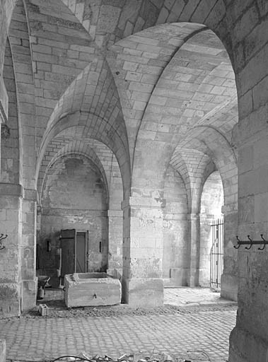 Porte Royale : Intérieur, travées du vestibule donnant accès aux garde corps sud.