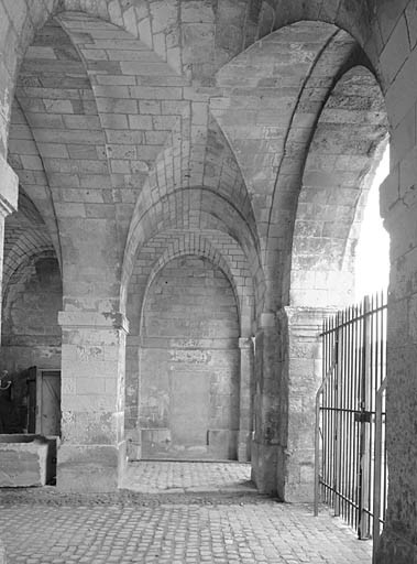 Porte Royale : Intérieur, première travée du vestibule donnant accès aux garde corps sud.