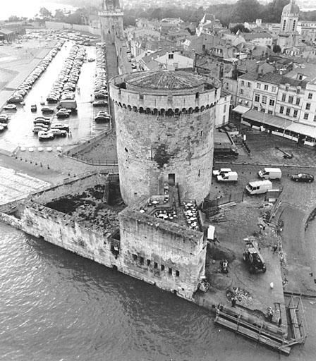 Vue générale est, prise depuis la tour Saint-Nicolas.