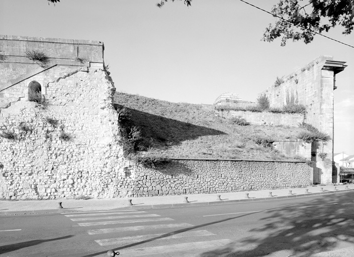 Porte Royale, élévation latérale sud.