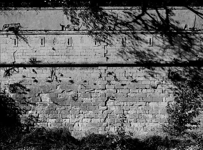 Front nord est, courtine au sud de la Porte Royale, détail du mur surhaussé au XIXe siècle.