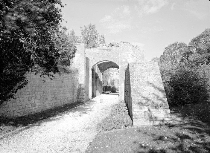 Deuxième porte de la demi lune, élévation postérieure.