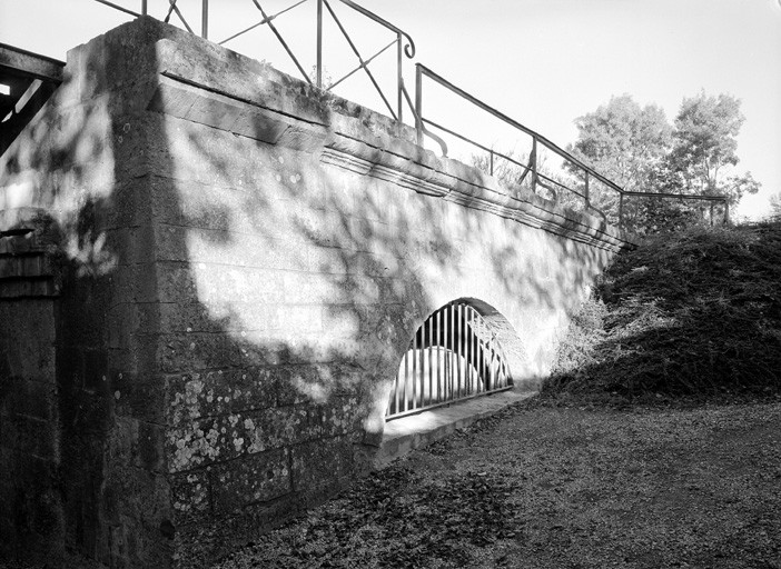 Pont dormant de la deuxième partie de la demi lune.