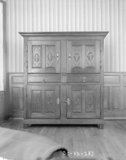 Armoire