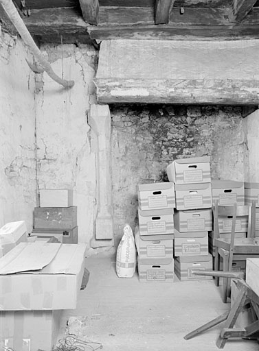 Logis, cheminée de la pièce sud à l'étage.