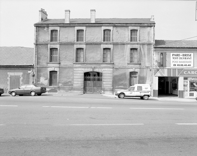 Logement patronal.