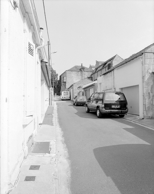 Les bâtiments de l'usine vus de la rue Utrillo.