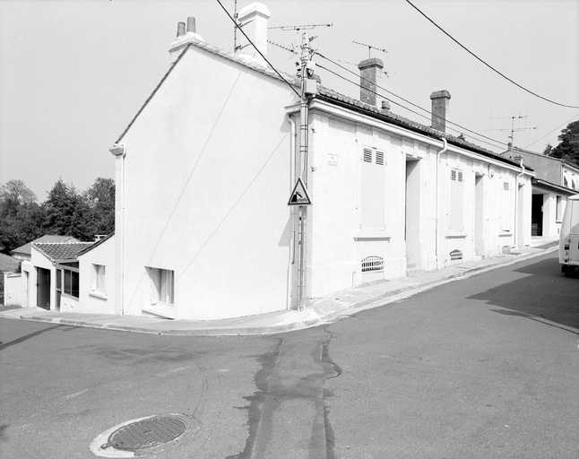 Logements ouvriers de l'usine, rue Utrillo.