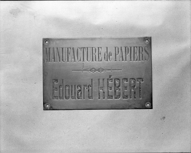 Plaque en cuivre  : Edouard Hébert.