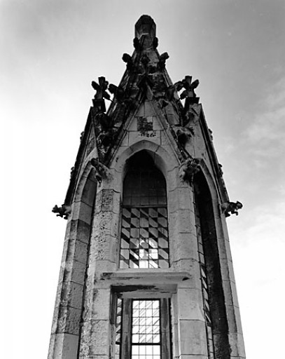 Flèche de la tourelle d'escalier.