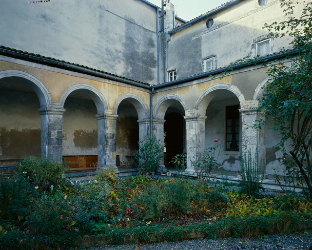 Cloître, galerie ouest et nord.