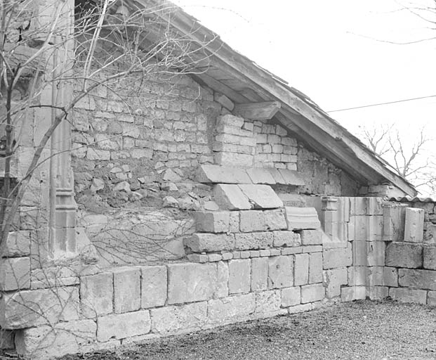 Ensemble de vestiges.