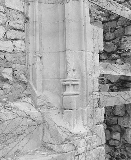 Vestiges, détail d'un piédroit.
