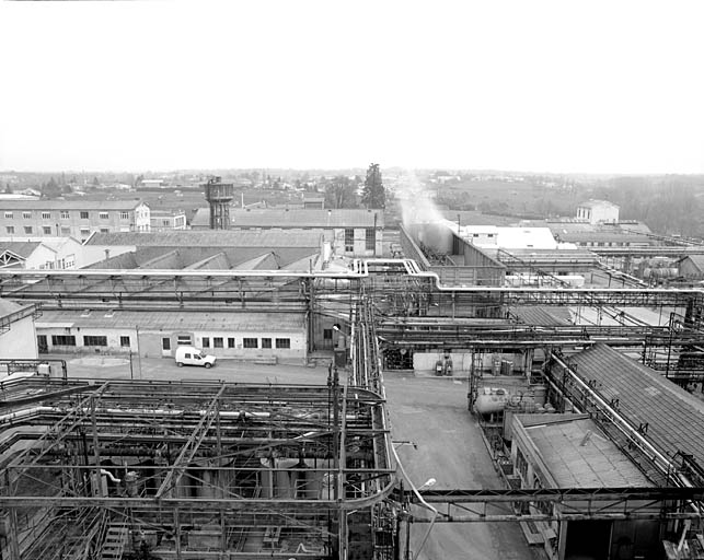 Vue de l'appareil de fabrication 213 vers le nord (atelier de réparation).