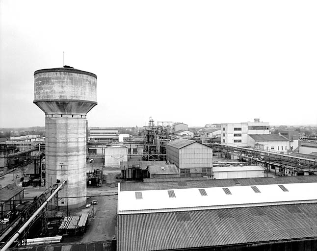 Vue de l'appareil de fabrication 213 vers le nord-ouest (appareil de fabrication de catalyseurs).