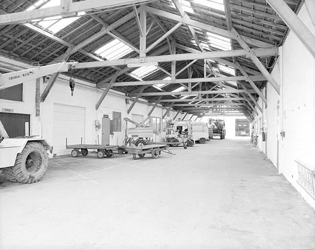 L'intérieur du hangar à marron.