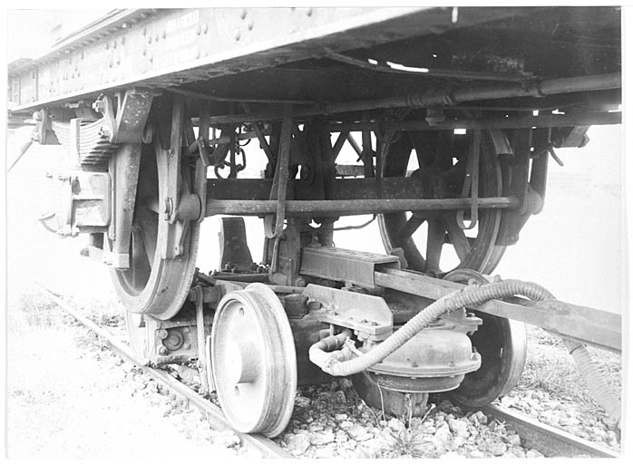 Système de transport des wagons SNCF sur rail d'usine.