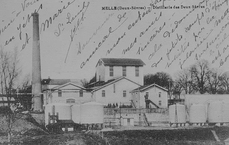 Vue de l'usine du côté est vers 1910.