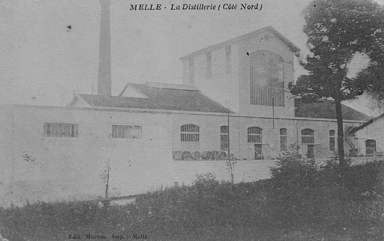 Sucrerie Cail, puis distillerie Charbonneaux, Lelarge et Cie, puis Distilleries des Deux-Sèvres, puis usine de produits chimiques dite les Usines de Melle, actuellement Rhône-Poulenc