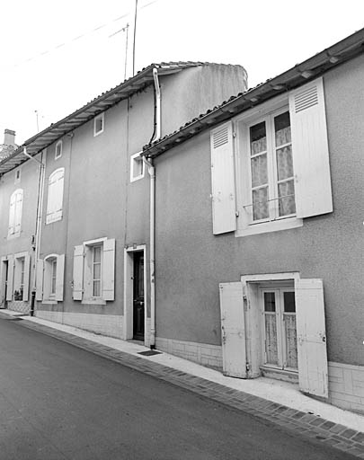 Elévation antérieure de la maison reconstruite à l'emplacement de la tour sud de la porte Saint-Hilaire.