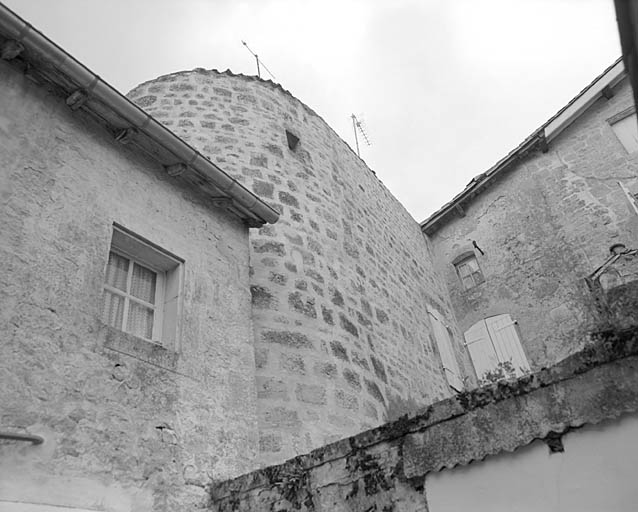 Vestiges de la tour sud de la porte Saint-Hilaire.