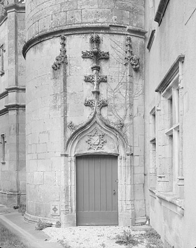 Porte de la tour sud.