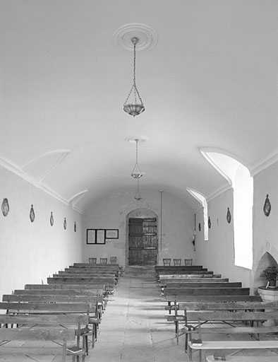 Intérieur, vue vers le revers de la façade.