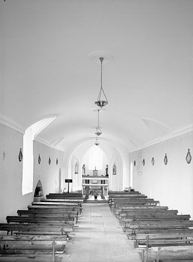 Intérieur, vue vers le choeur.