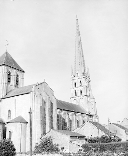 L'abbatiale vue du nord est.