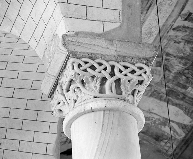 Abbatiale, nef, sixième pile nord : faces nord et ouest du chapiteau.