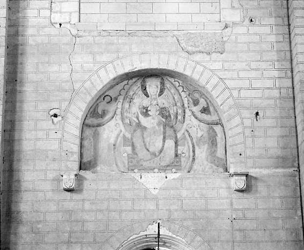 Abbatiale, nef, mur ouest : Vierge à l'Enfant dite Vierge tourière.