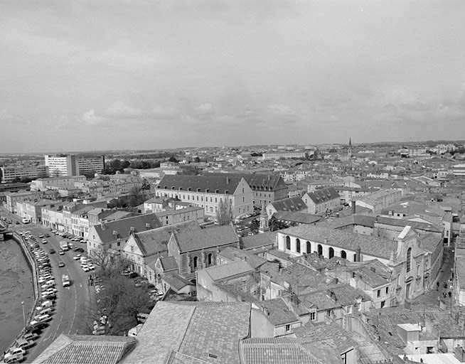 Quartier nord est vu depuis le clocher de l'église Saint Sauveur.