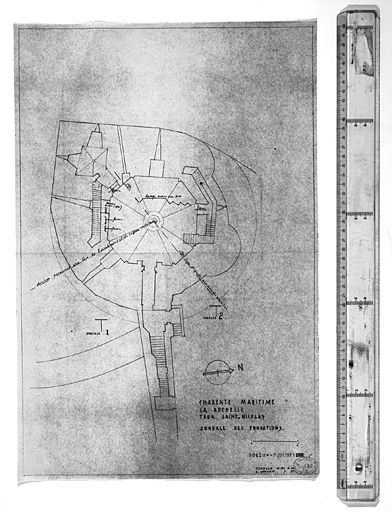 Sondage des fondations, plan au premier niveau par G. Jouven, en 1951.