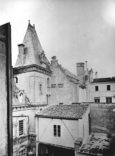 Elévations nord, partie droite et corps de logis ouest, vue extraite de l'Album Cognac, vers 1890.