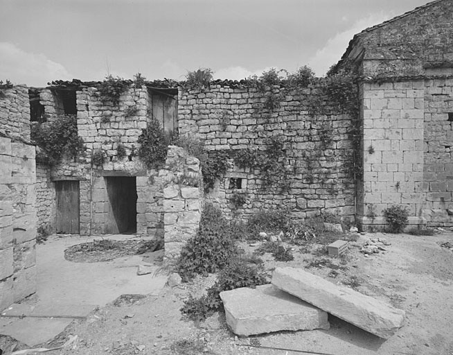Corps de logis principal, élévation sud ouest, partie centrale après la démolition de l'appentis.