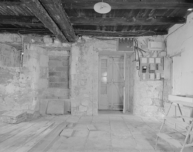 Corps de logis principal, salle nord ouest, mur nord ouest.
