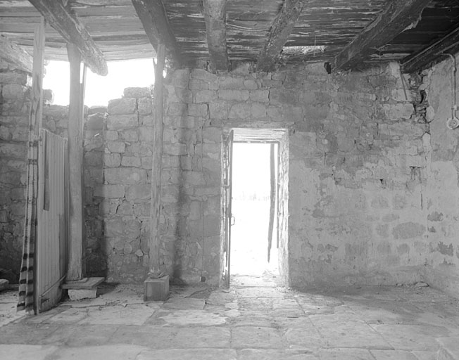 Corps de logis principal, salle nord ouest, mur sud ouest, partie droite.