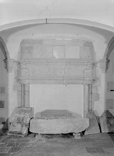 Cheminée de la salle des pas perdus.