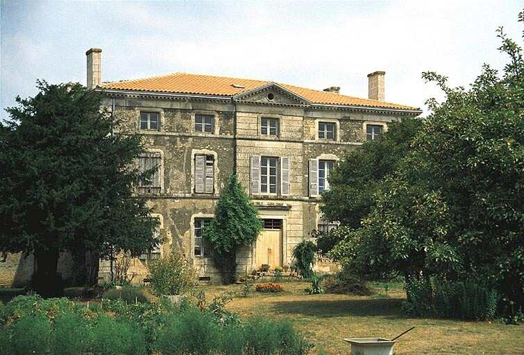 Vue du logis néoclassique