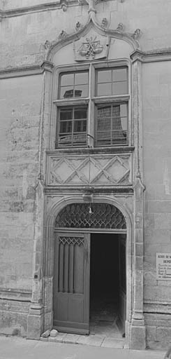 Elévation antérieure, détail de la travée centrale.