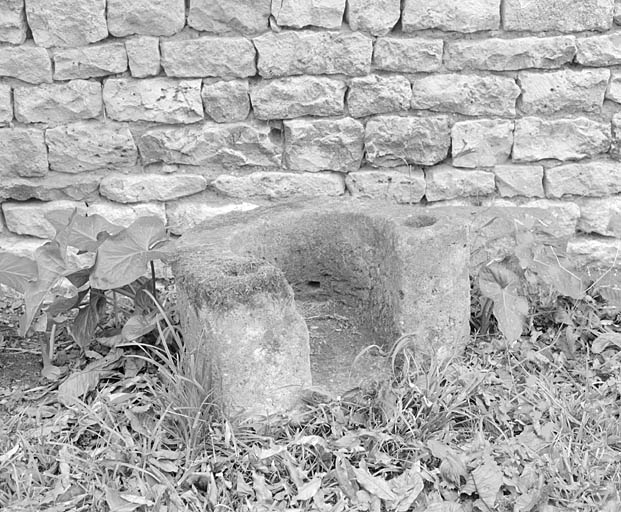 Fragment de sarcophage provenant de la parcelle 1986 B1 47.