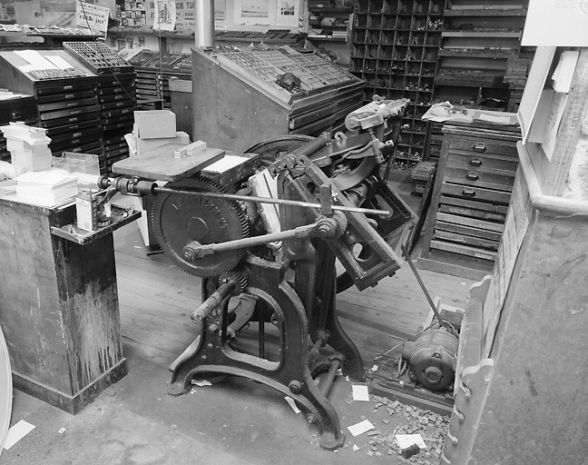 Presse typographique à pédale à platine N°5, modèle National, A. BERTRAND. Pour petits travaux, cartes de visite.