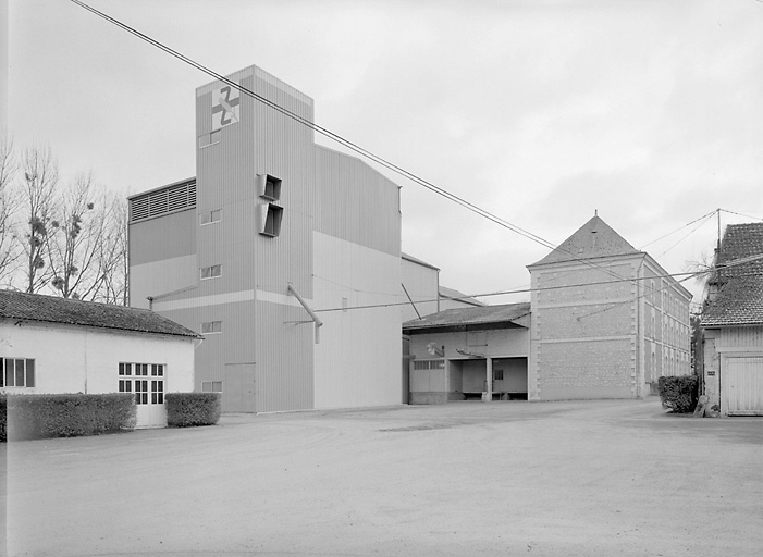 Moulin à blé ; minoterie les Grand Moulins d'Ozon