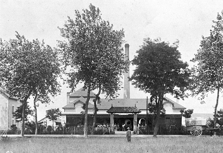 Les bâtiments de l'usine, photographie ancienne.